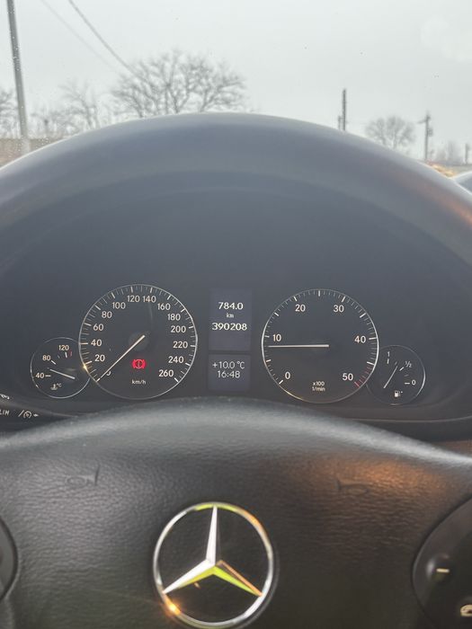 Mercedes C220.