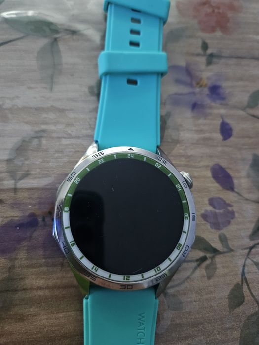 Часовник Huawei GT4