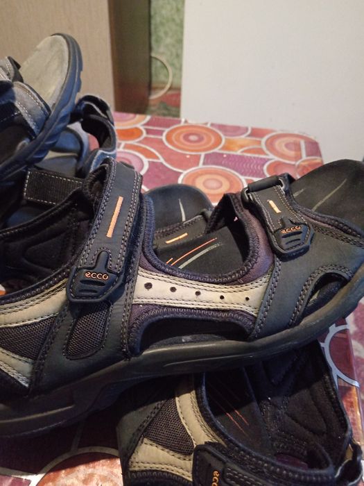 Vând sandale docker s și Ecco Nr  45