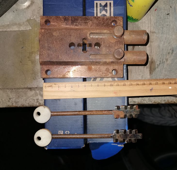 Замок гаражный накладной