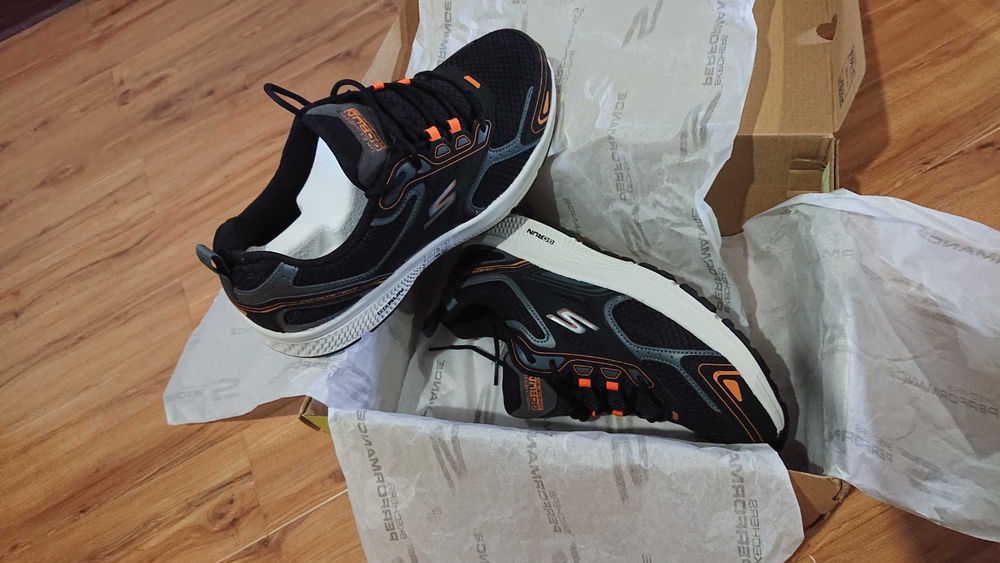 сверхлёгкие кроссовки Skechers Runners UK9/43