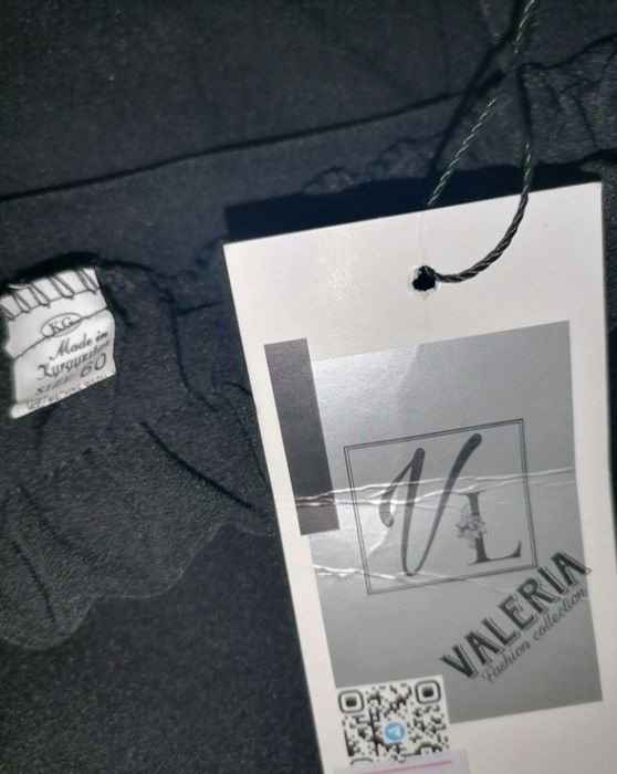 Продаются женские брюки.