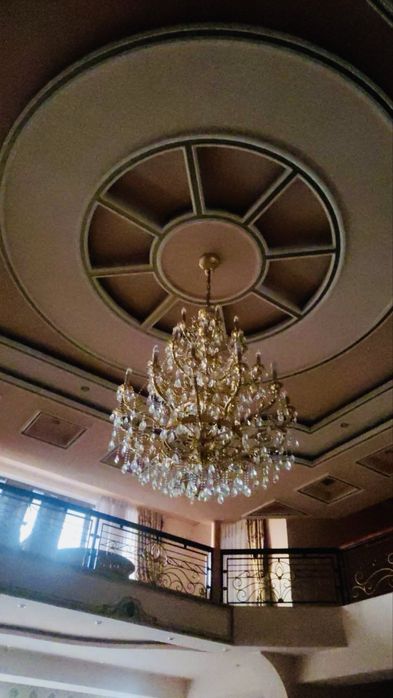 Люстра сотилади!