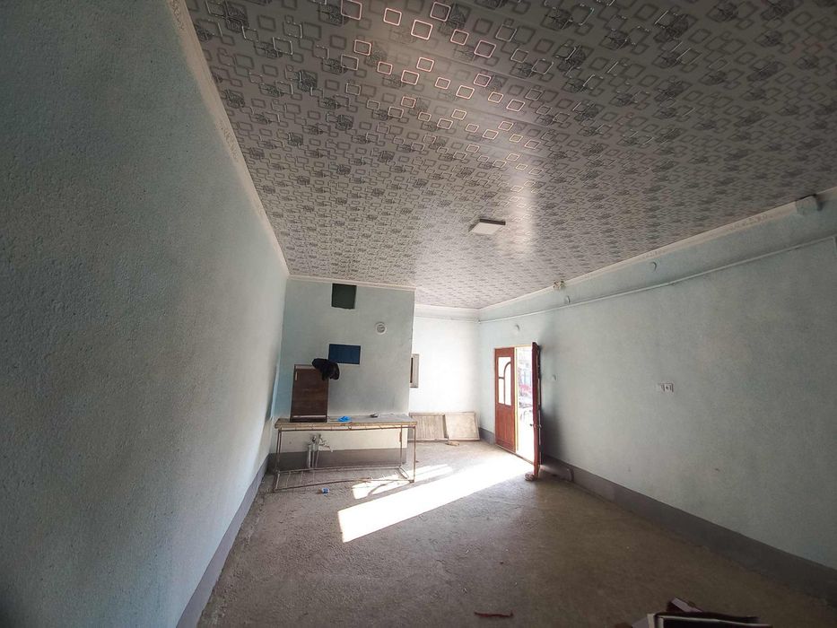 Срочно продается участок,4,5 сотох, имеется 2 больших подвала,