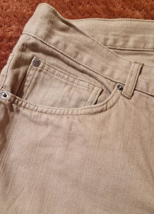 Pantaloni scurți