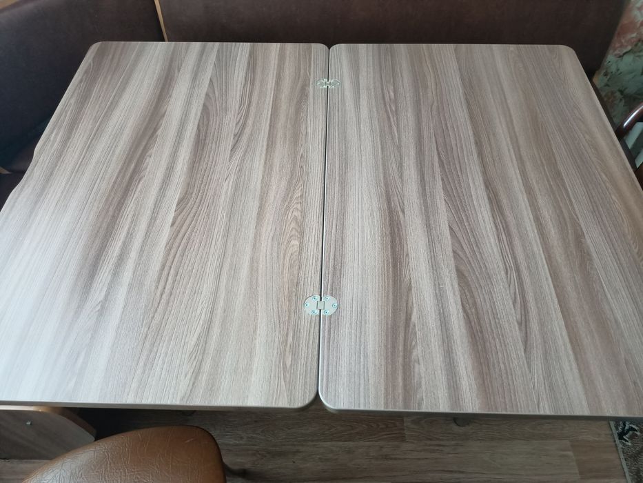 Продам кухонный стол