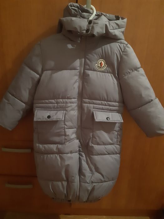 Продаётся недорого детский комбез и куртки
