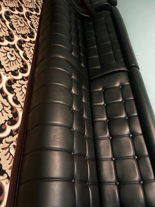 Кожаный диван-уголок