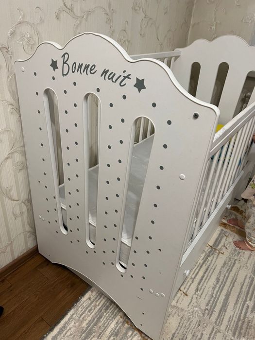 Детская кровать с маятником