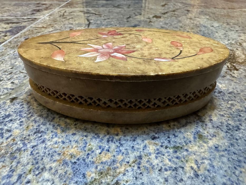 Vând cutie din marmură cu sidef