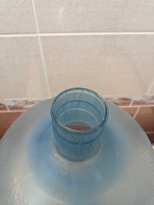 Пластиковый бутыль (19L). Баклажка.