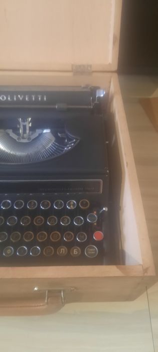 Пишеща машина Olivetti