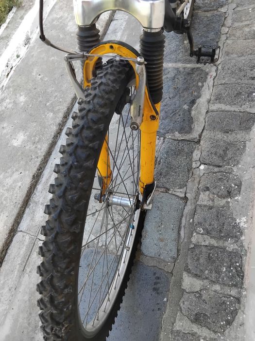 Se vinde bicicleta,cu dimensiunea de 26.