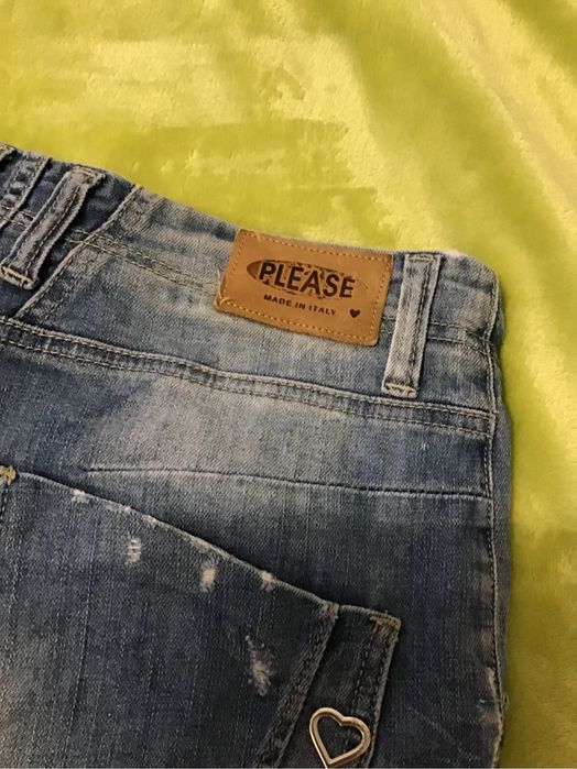 Дънки и пуловер