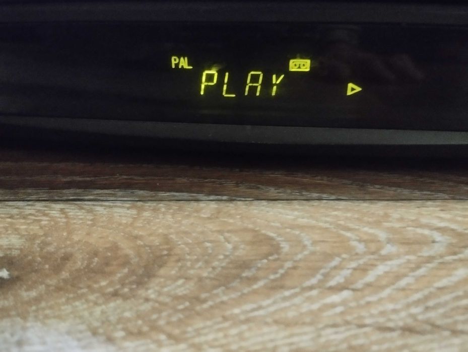 Видеомагнитофон с телевизором