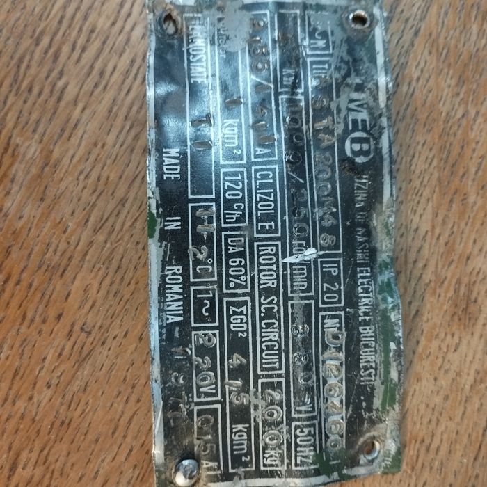 Vând troliu de lift cu motor 5kw