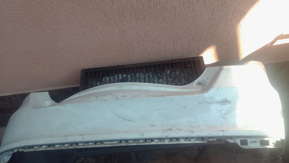 Vind bare fata spate  BMW F30 și praguri.