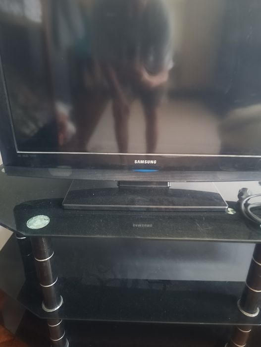 ЖК телевизор Samsung с подставкой