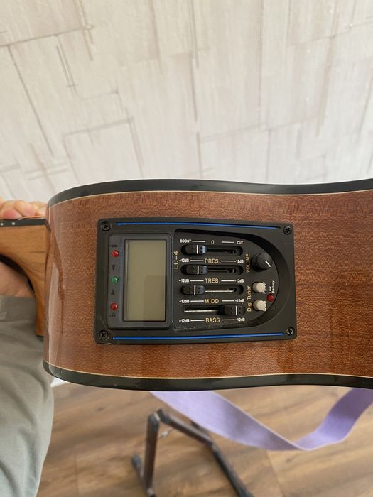 Электро акустическая гитара Yamaha