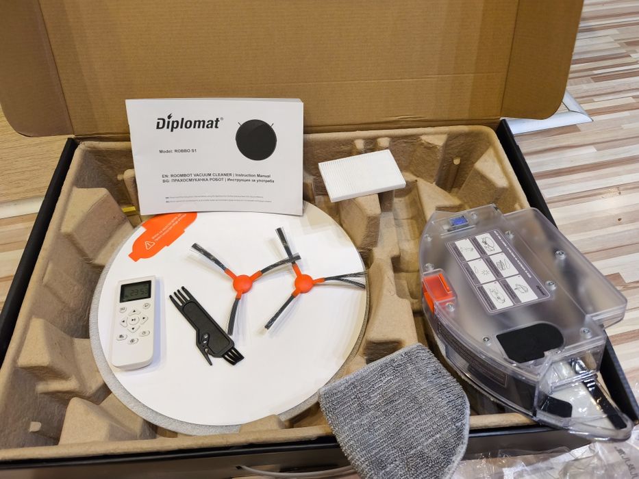 Прахосмукачка робот Diplomat Robbo S1