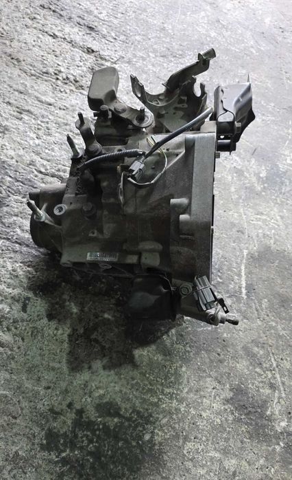 Скоростна кутия за Honda FR-V 1.7i / Хонда ФР-В 2005г.