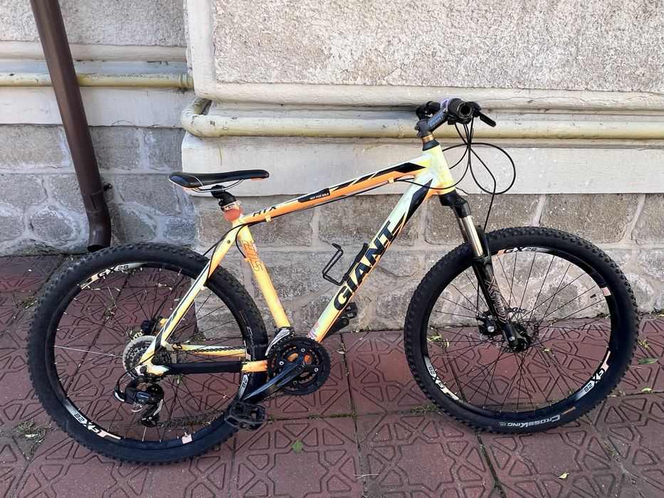 Vand   Bicicleta  Giant Atx alux tehnology (accept si scimburi )