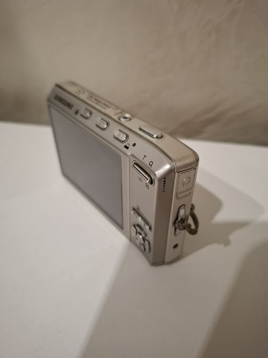 Компактен цифров фотоапарат Samsung i85