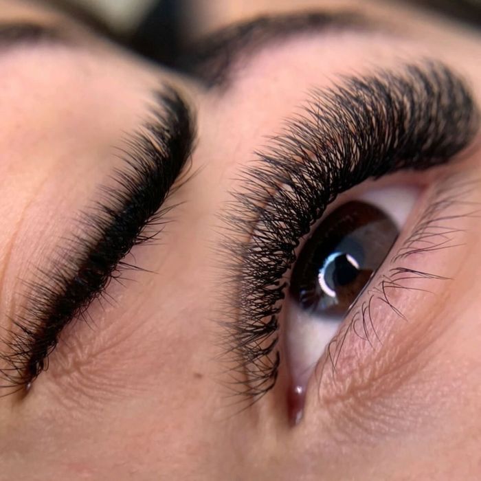 Наращивание ресниц и перманент бровей