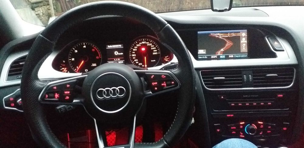 se vinde audi a4b8