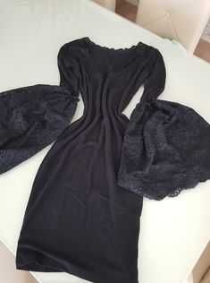 Малка черна рокля Guess, Zara