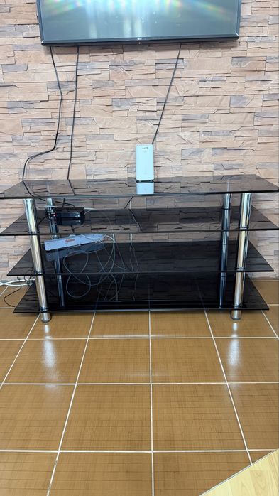 Полка  под телевизор