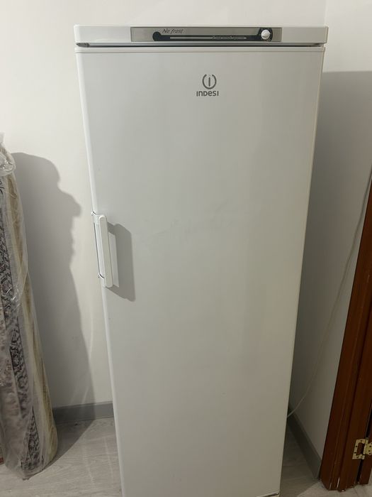 Продам морозильник Indesit