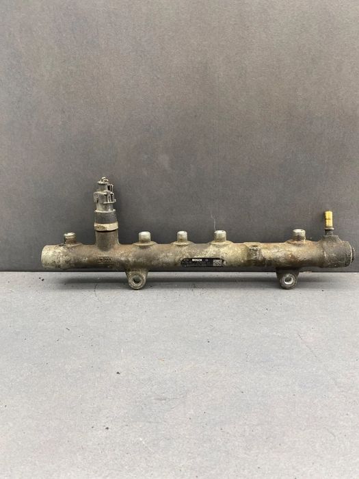Rampa injectoare 8200 330 192 Renault Megane 2004 1.9 dCi MT (116 hp)