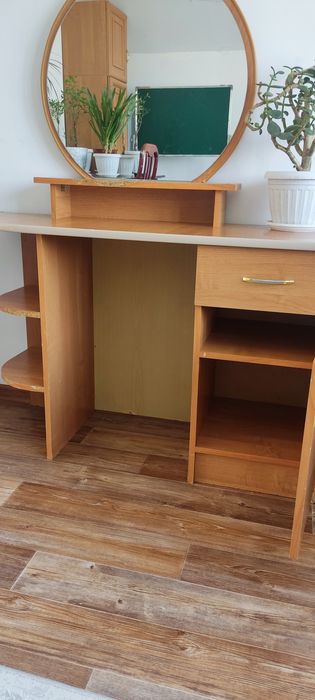 Трюмо б/у в хорошем состоянии