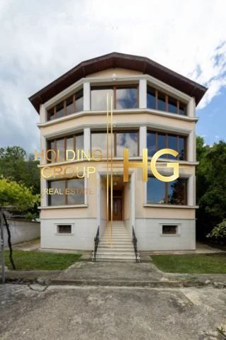 Къща в Варна-к.к.Златни пясъци площ 390 цена 349000