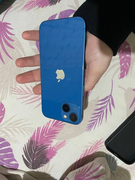 Продам iPhone 13