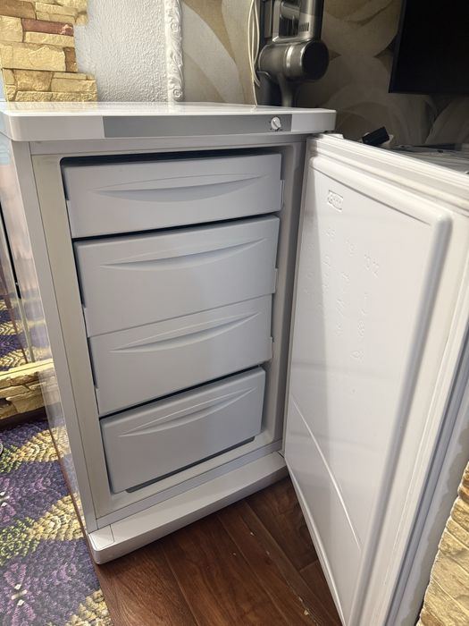 Морозильник indesit