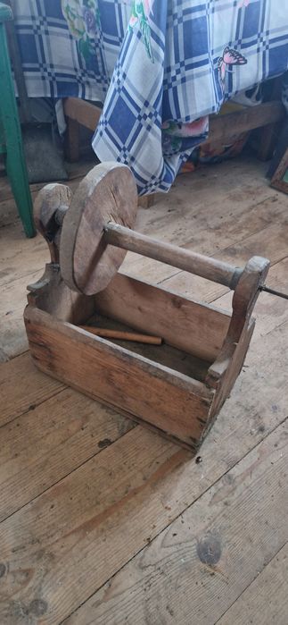 Vând obiecte vechi pentru muzeu