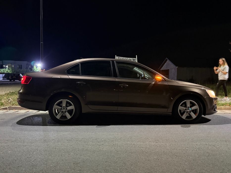 VOLKSWAGEN Jetta 2012 — imagine 3