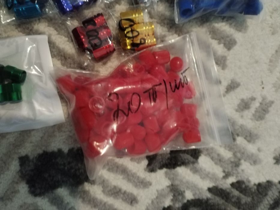 Продам колпачки на нипель.