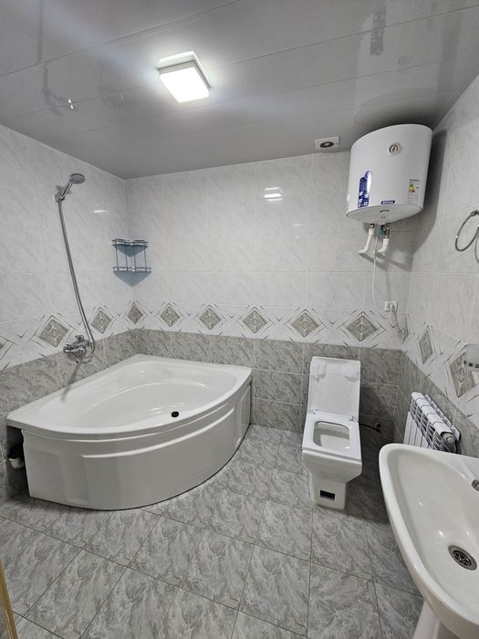 Kvartira 4 xonali Islom Karimov ko'chasidan sotiladi