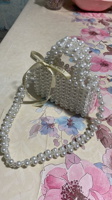 Сумочка из акриловых бусин