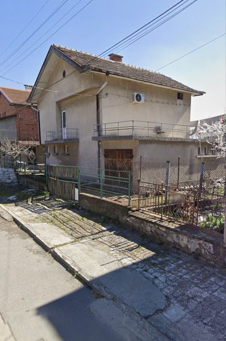 Двуетажна самостоятелна къща в Димитровград.