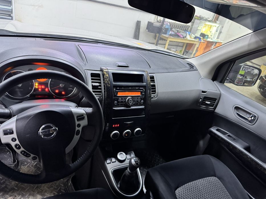 Nissan x trail sotiladi