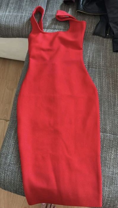 Червена бандажна рокля