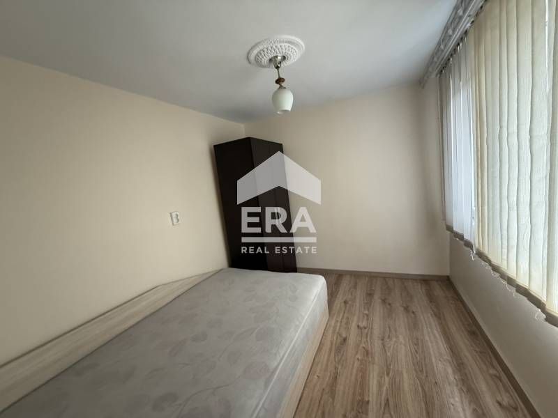 Ремонтирана и обзаведена, едноетажна къща под наем, в района на Зеленч