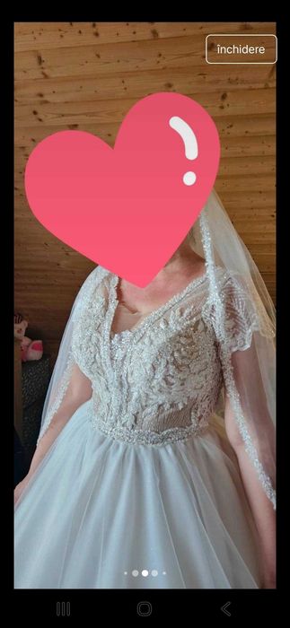 Vand rochie mireasa lunga cu trena si crinolina