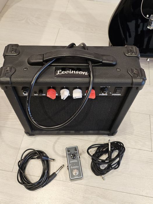 Электрогитара с комплектом оборудования