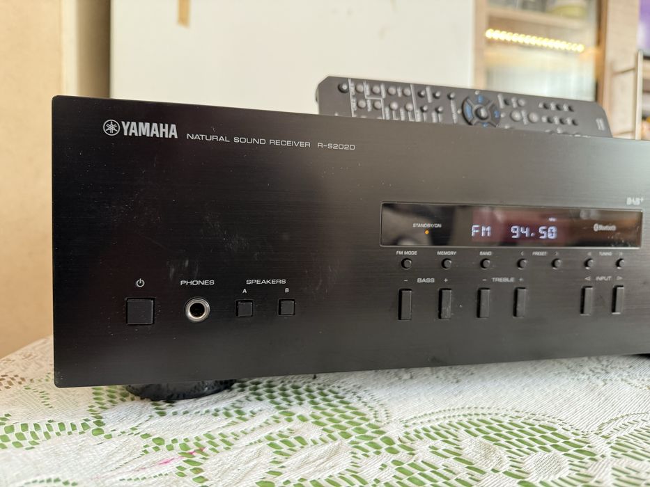 Yamaha R-S202D Bluetooth стерео ресивър