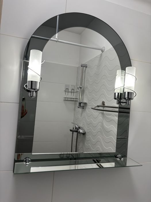 Oglinda baie cu polita